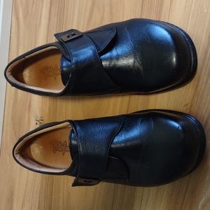 Women's Portofino loafer-style shoes fit size 8.5 wide.